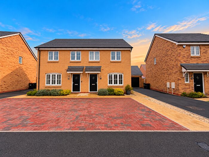 3 Bedroom Semi-Detached House To Rent In Cackett Way Bedford, MK42
