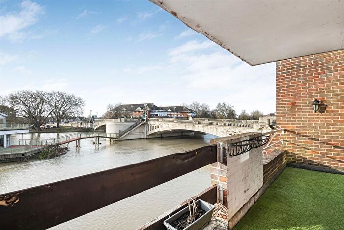 2 Bedroom Flat To Rent In Riverside Court, Caversham, Reading, RG4