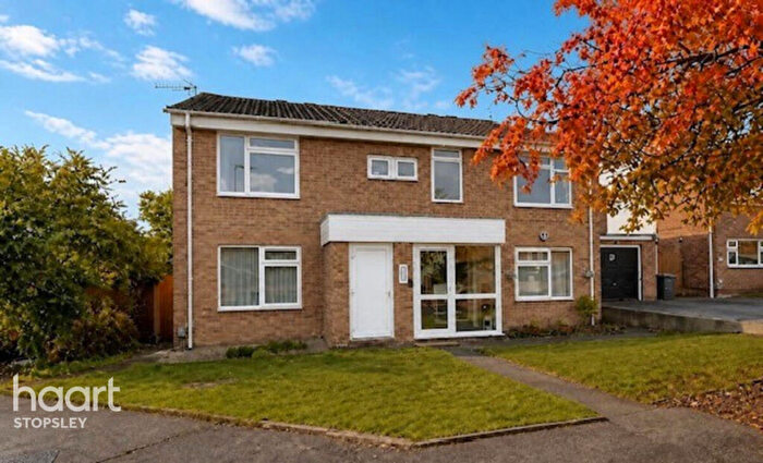 1 Bedroom Maisonette For Sale In Seaford Close, Luton, LU2