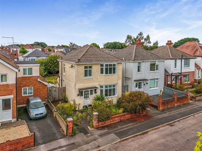 3 Bedroom Detached House For Sale In Hyde Road, Bournemouth, BH10