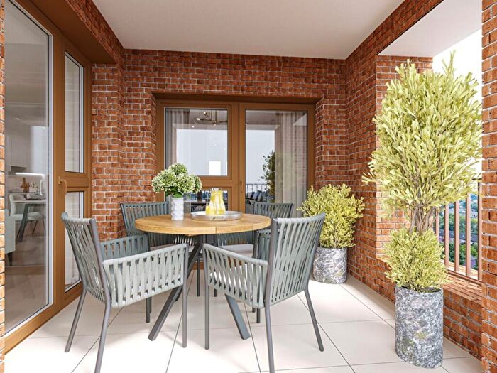 2 Bedroom Flat For Sale In Bermondsey Height, Bermondsey, London, SE15