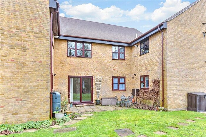 2 Bedroom Flat For Sale In Old Mill Close, Eynsford, Kent, DA4