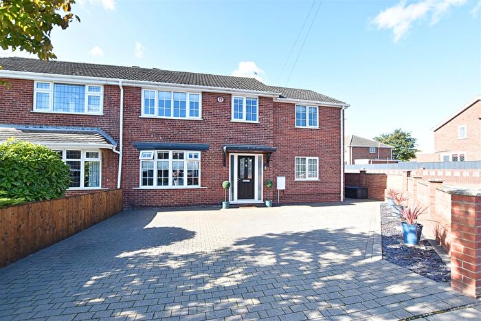 4 Bedroom Semi-Detached House For Sale In Gedney Close, Grimsby, DN37