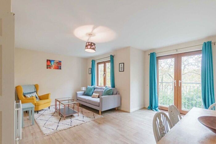 2 Bedroom Flat To Rent In L Northcote Street, Edinburgh, EH11