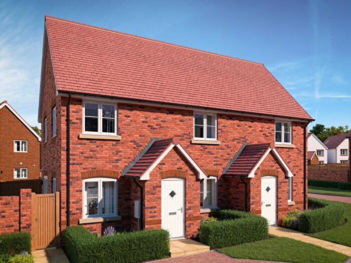 2 Bedroom Maisonette For Sale In Woodview Chase, Medstead, Alton, Hampshire, GU34