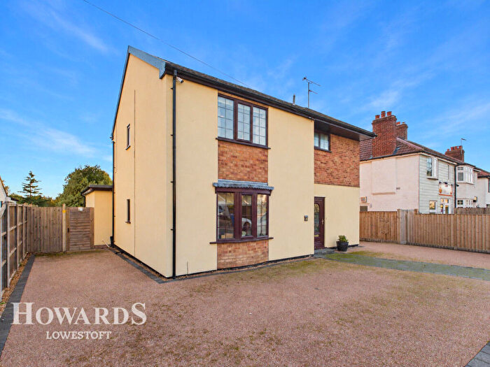 3 Bedroom Detached House For Sale In Hall Road, Lowestoft, NR32