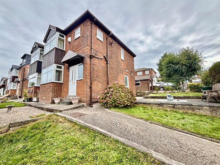 3 Bedroom Semi-Detached House For Sale In Woodvale Way, Bradford, BD7