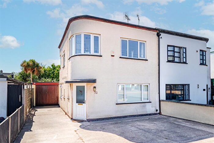 3 Bedroom Semi-Detached House For Sale In Harborough Road, Oadby, Leicestershire, LE2