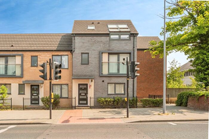 2 Bedroom Semi-Detached House For Sale In College Road, Doncaster, DN1