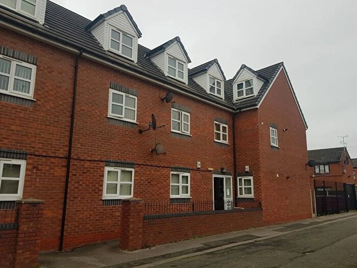 2 Bedroom Flat To Rent In Back Market Street, Newton-Le-Willows, WA12