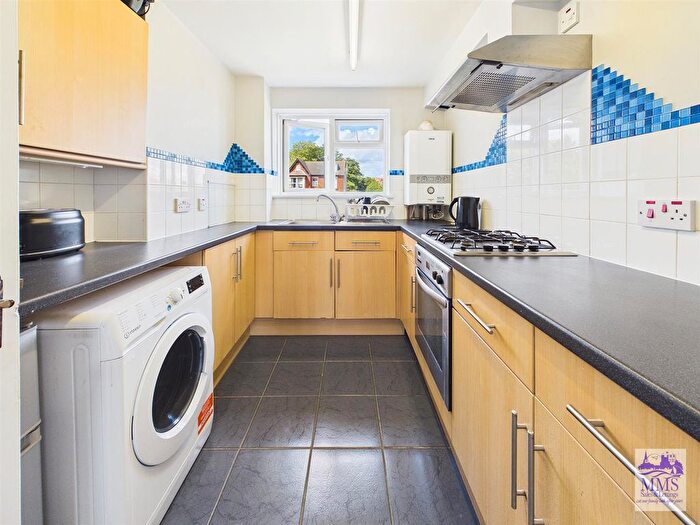 2 Bedroom Flat For Sale In Hillside Court, Downside, Strood, ME2