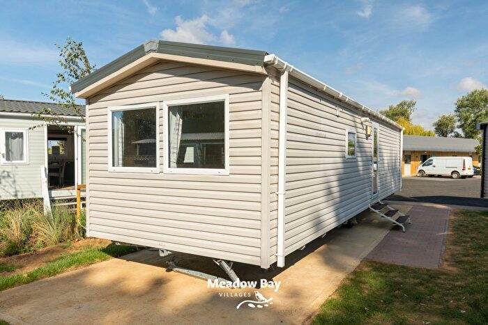 3 Bedroom Mobile/park Home For Sale In Crow Lane, Little Billing, Northampton, NN3