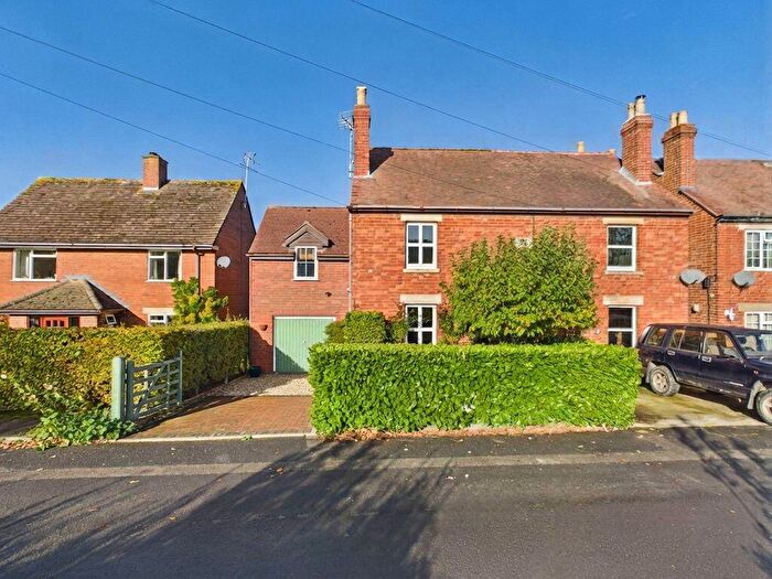 3 Bedroom Semi-Detached House For Sale In Haresfield, Stonehouse, GL10