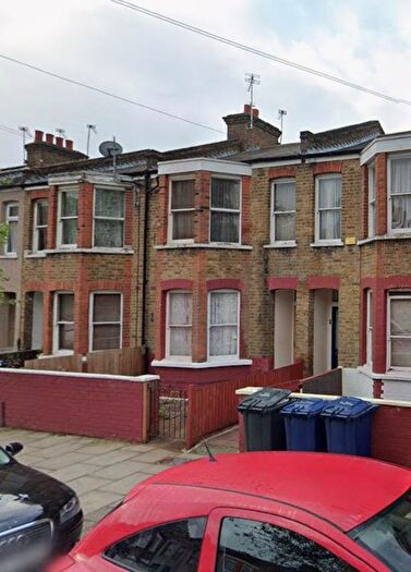 2 Bedroom Flat To Rent In Shirley Gardens, Hanwell, W7