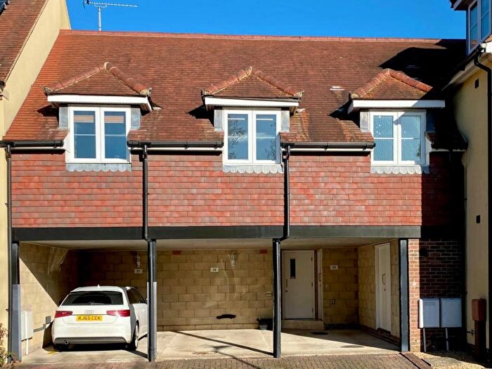 2 Bedroom Flat For Sale In Herne Road, Petersfield, GU31