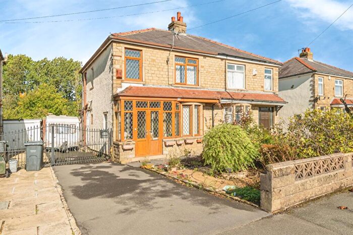 3 Bedroom Semi-Detached House For Sale In Reevy Road, Bradford, BD6
