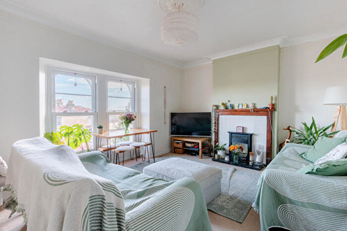 2 Bedroom Flat For Sale In Cotham Grove, Cotham, Bristol, BS6