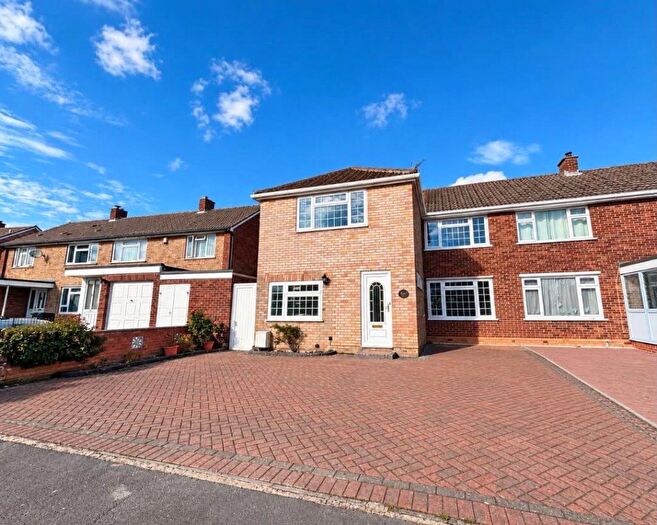 4 Bedroom Semi-Detached House To Rent In Cresswell Road, Newbury, RG14