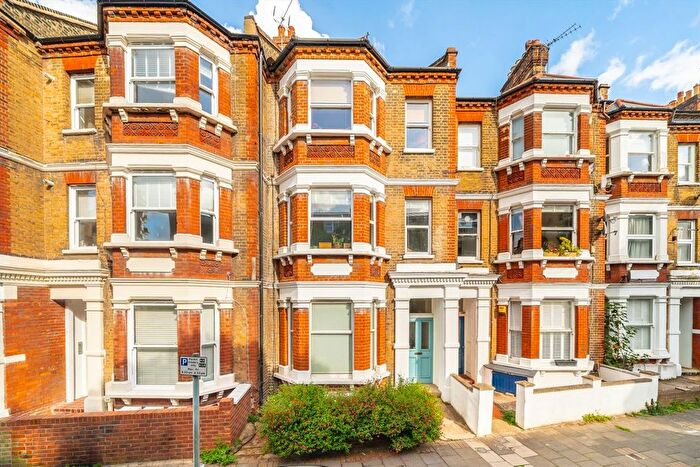 2 Bedroom Flat For Sale In Crewdson Road, Oval, SW9
