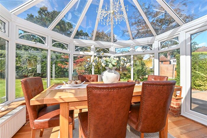 4 Bedroom Chalet For Sale In Cot Lane, Biddenden, Ashford, Kent, TN27