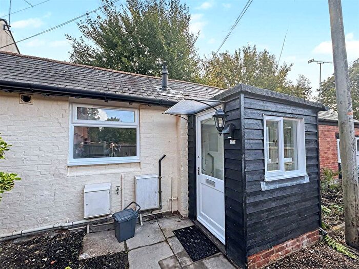 1 Bedroom Flat To Rent In Crossways Road, Grayshott, Hindhead, Hampshire, GU26