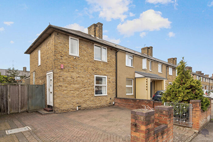 3 Bedroom End Of Terrace House To Rent In Peterborough Road, Carshalton, SM5