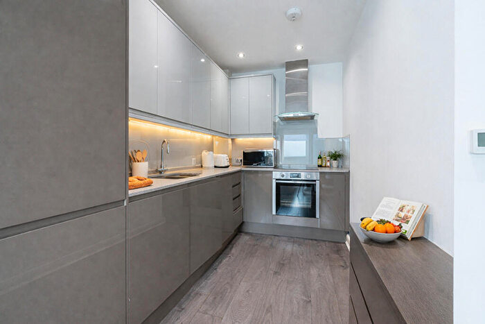 1 Bedroom Apartment For Sale In King Charles Road, Surbiton, KT5