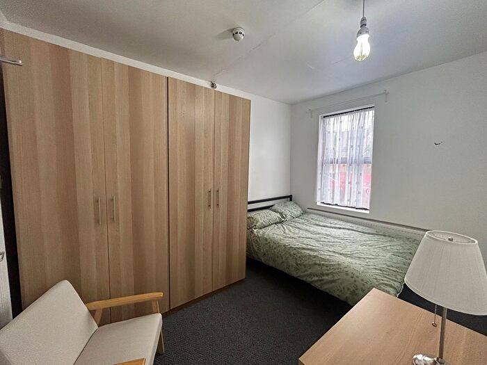 1 Bedroom Flat To Rent In King Street, UB2