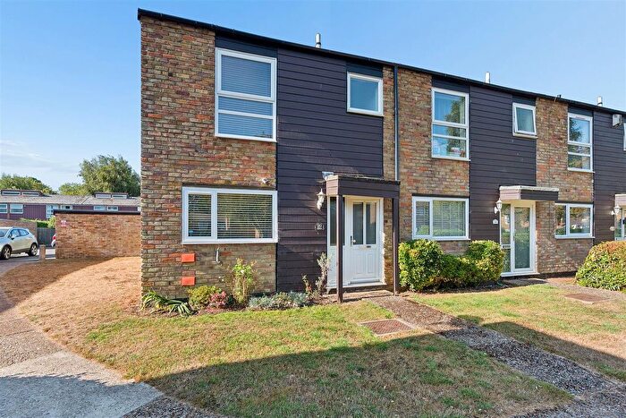 3 Bedroom End Of Terrace House For Sale In Millfield, New Ash Green, DA3