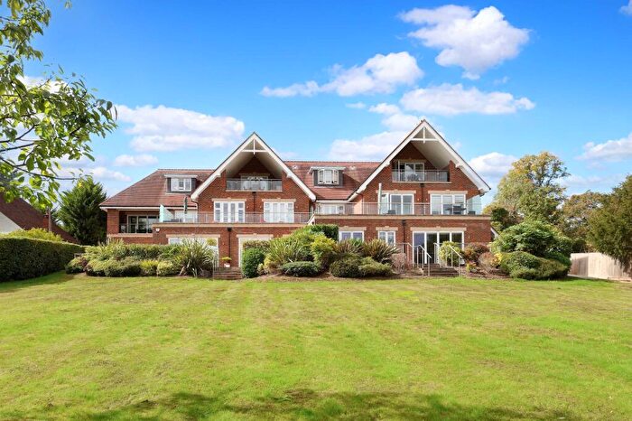 2 Bedroom Apartment For Sale In Penn Road, Knotty Green, Beaconsfield, Buckinghamshire, HP9