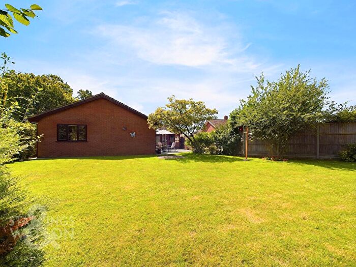 3 Bedroom Detached Bungalow For Sale In Snow Street, Roydon, Diss, IP22