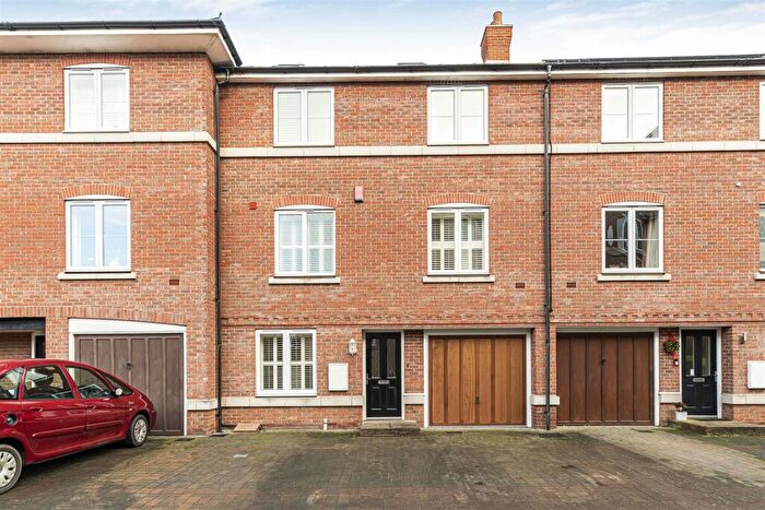 5 Bedroom Town House To Rent In Quakers Court, Abingdon, OX14