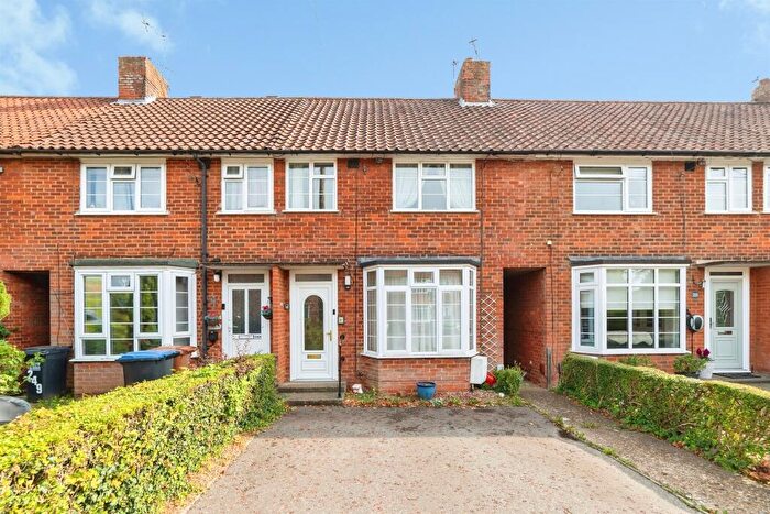 3 Bedroom Terraced House For Sale In Handside Lane, Welwyn Garden City, AL8