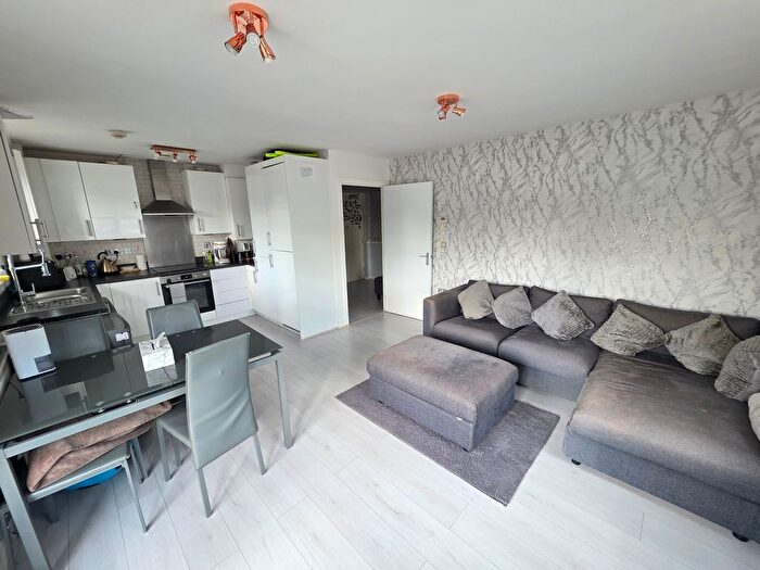 2 Bedroom Flat For Sale In Varcoe Gardens, London, UB3