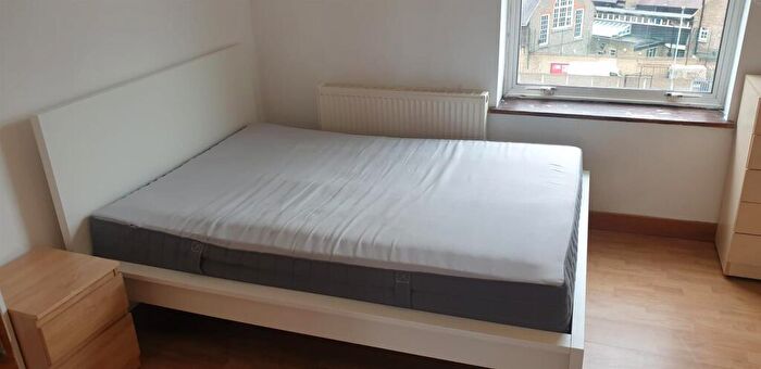 1 Bedroom Flat To Rent In - Kingsland High Street, London, E8