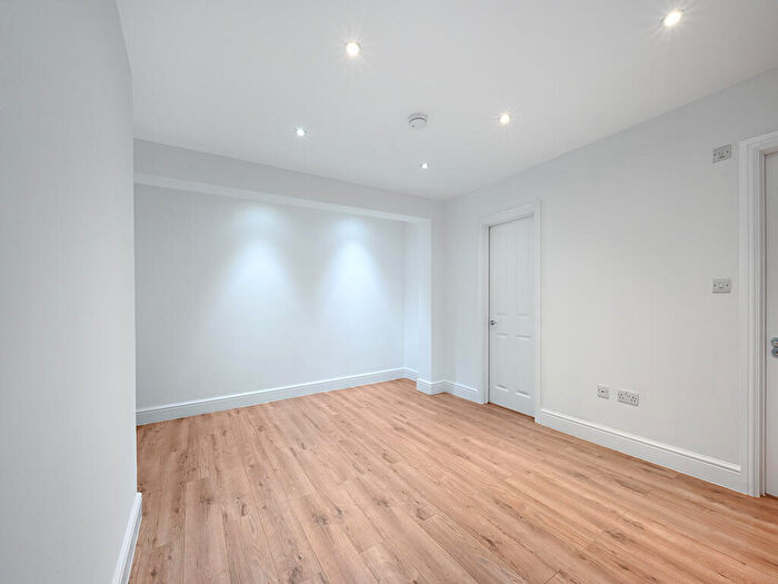 1 Bedroom Apartment To Rent In The Gardens, East Dulwich London, SE22