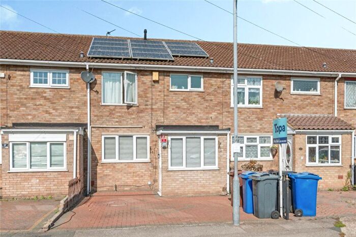 3 Bedroom Terraced House For Sale In The Beeches, Tilbury, Essex, RM18