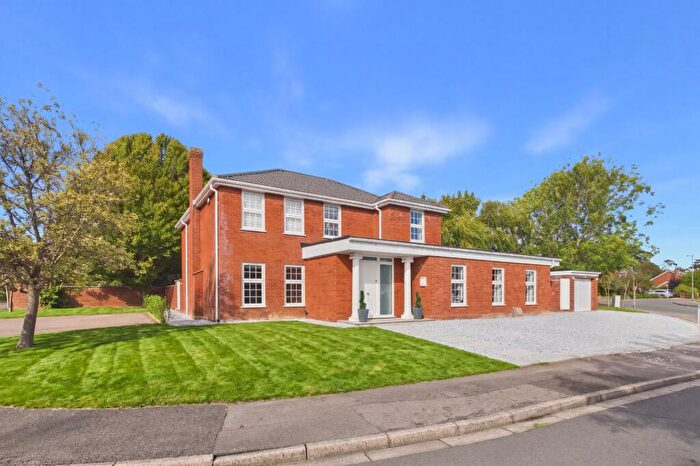 4 Bedroom Detached House For Sale In Ridgeway, Wargrave, Reading, Berkshire, RG10