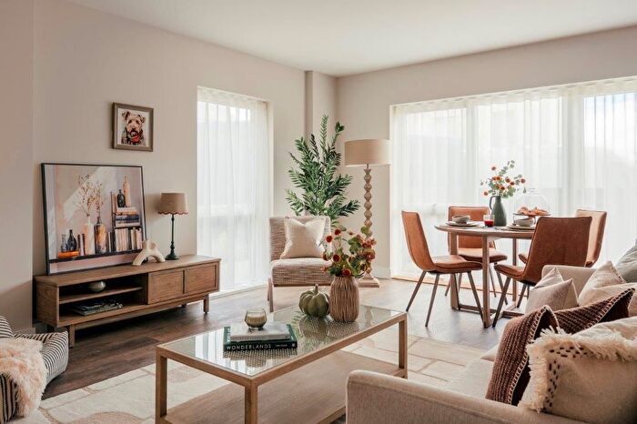 1 Bedroom Flat For Sale In Vanguard Place, Weybridge, KT13