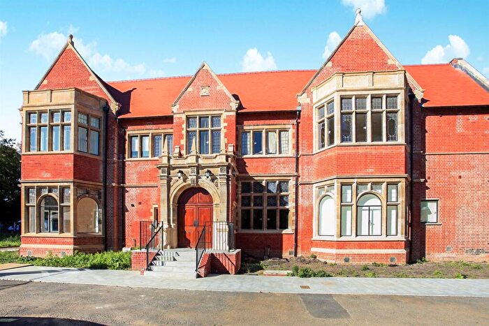 2 Bedroom Apartment For Sale In Gables Close, Peterborough, PE3