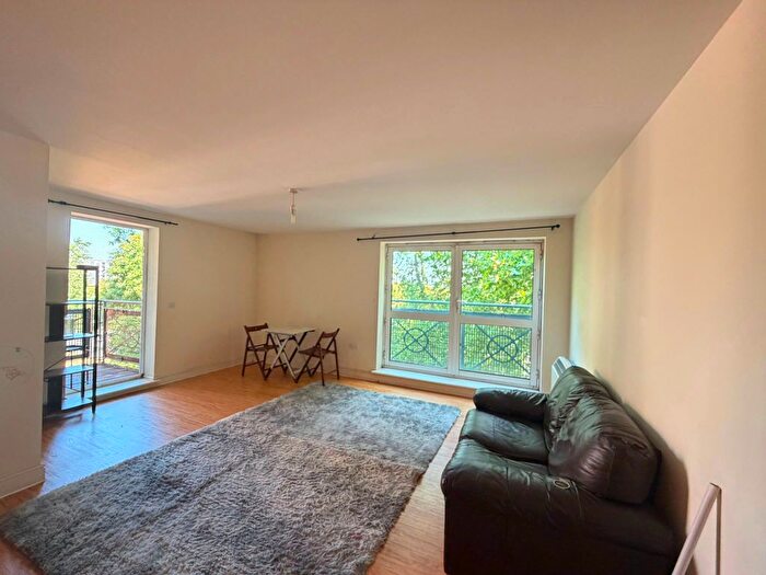 2 Bedroom Flat To Rent In Cline Road, London, N11