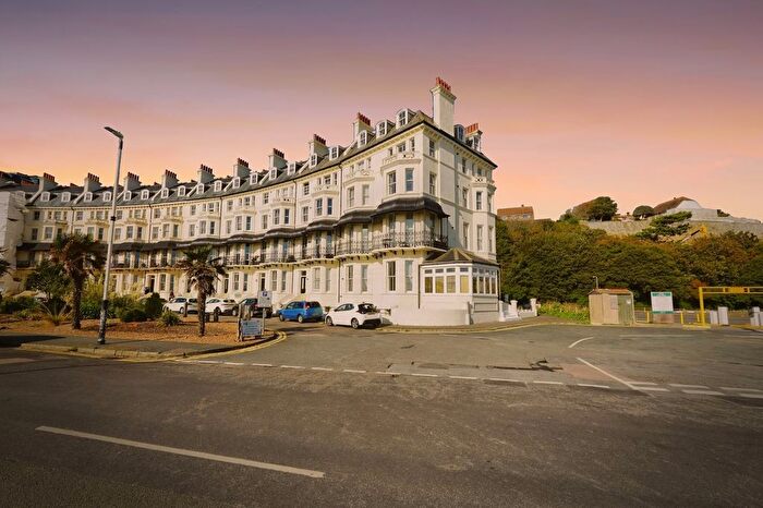 1 Bedroom Flat For Sale In Marine Crescent, Folkestone, Kent, CT20
