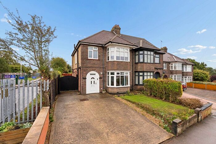 3 Bedroom Semi Detached House For Sale In Turners Road North, Luton, LU2