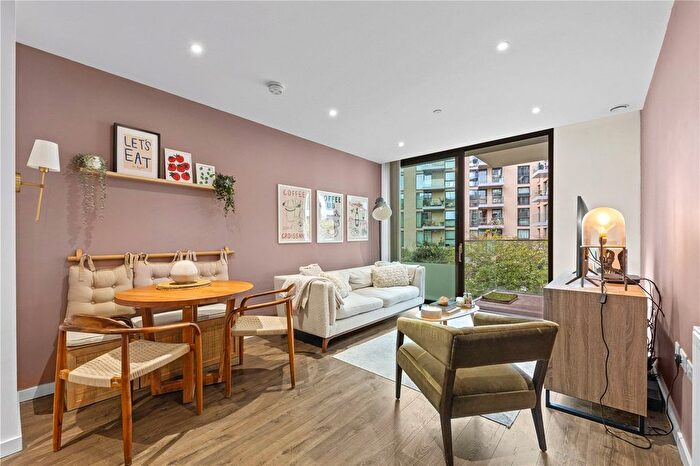 2 Bedroom Flat For Sale In Bridle Mews, London, E1
