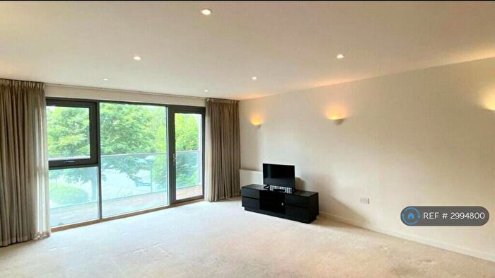 2 Bedroom Flat To Rent In Caledonian Road, Bristol, BS1