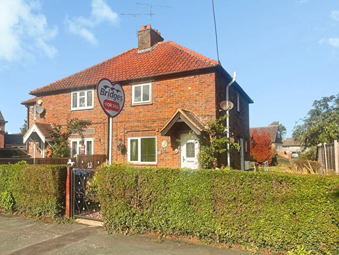 3 Bedroom Semi-Detached House For Sale In Pine View Close, Badshot Lea, Farnham, Surrey, GU9