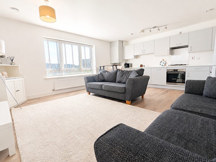 2 Bedroom Flat For Sale In Thornton Side, Redhill, Surrey, RH1