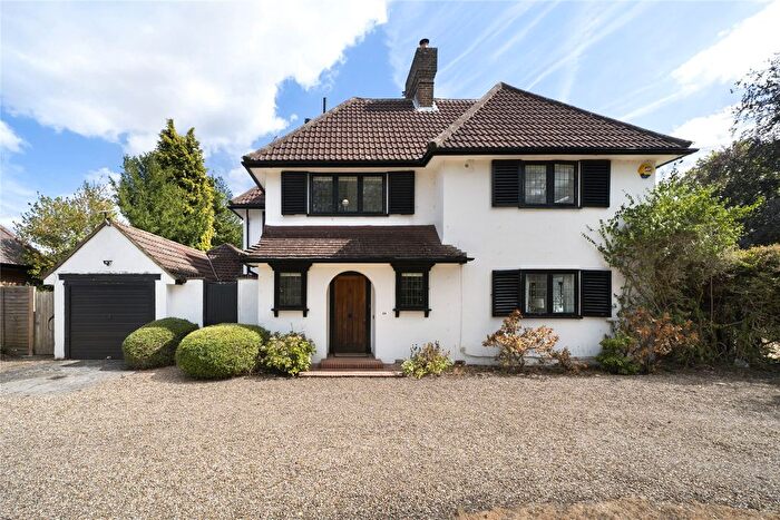 5 Bedroom Detached House For Sale In High Pine Close, Weybridge, KT13