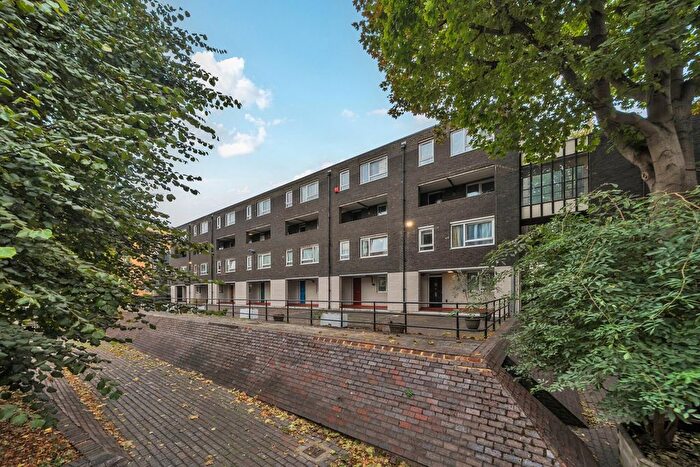 2 Bedroom Maisonette For Sale In Rutley Close, London, SE17
