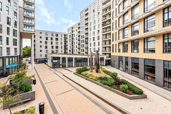 1 Bedroom Flat To Rent In Woking, Surrey, GU22